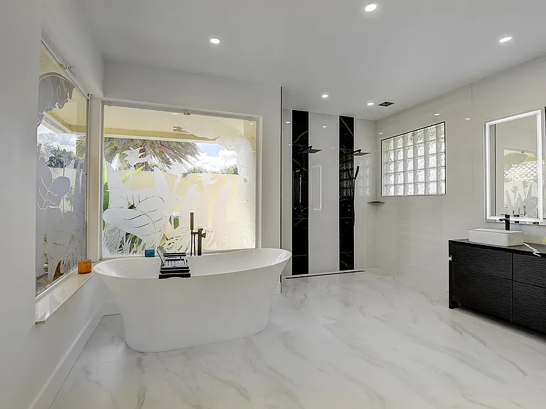 8320 Desmond Dr — Photo 17