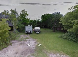 819 Cedar Rd, Clear Lake Shores, TX 77565