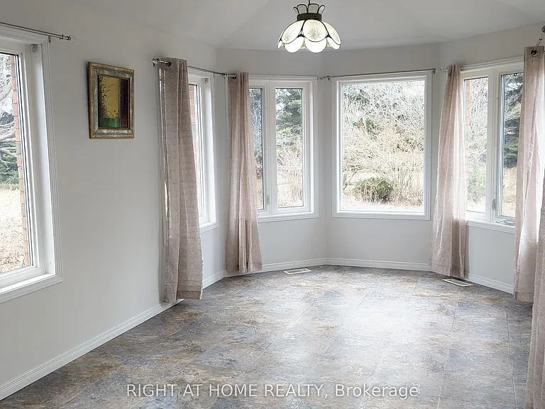 1258 Stacey Rd — Photo 6