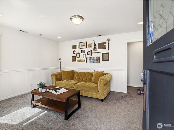 4th image of 510 10th Street SE