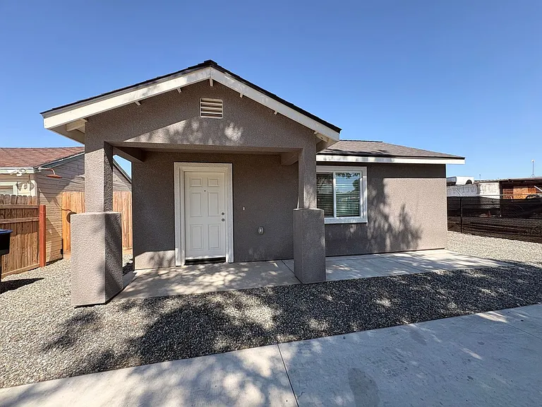1029 E Douglas Ave — Photo 6