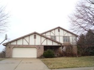 2221 Glenrose Ln, Maumee, OH 43537