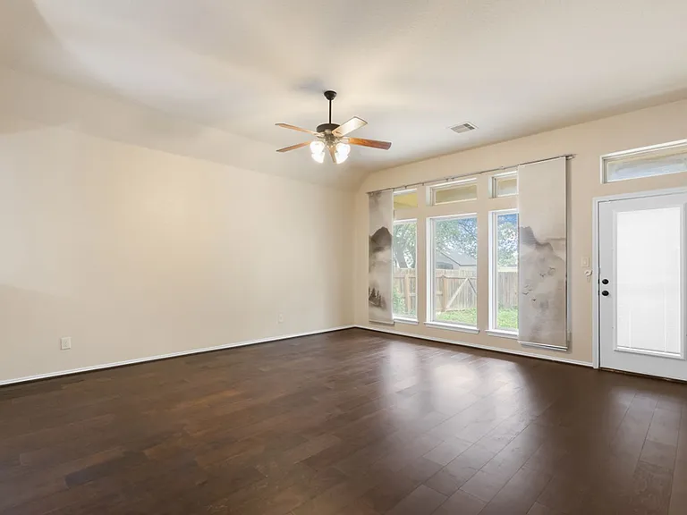 8710 White Crown — Photo 10