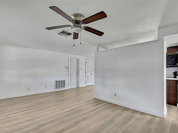 4th image of 4841 Manor Dr