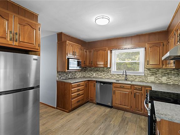 4th image of 105 Cooper Ave