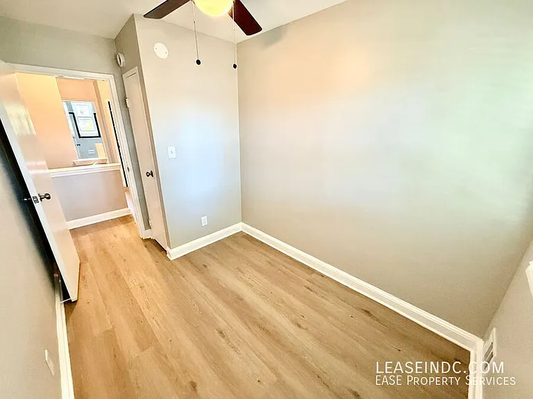 733 Crittenden St NE — Photo 21