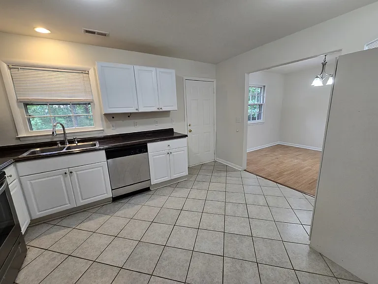 119 Monterey Ln — Photo 3