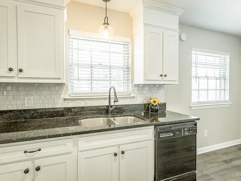1403 Clearpoint Dr — Photo 57