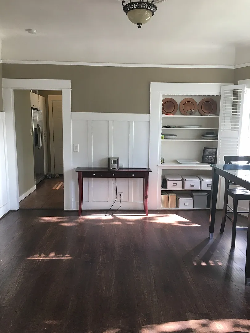 Sacramento RARE Class Act Charmer Meticulously Remodeled. Please read ENTIRE ad prior to contacti... — Photo 2