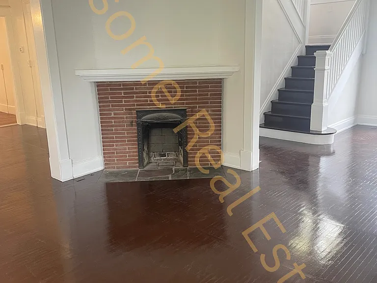 132 E Paint St — Photo 4