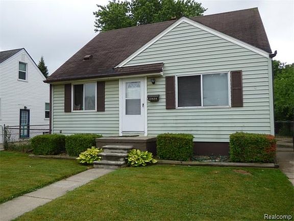 3rd image of 19494 Glenn St