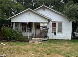603 Davis Ave, Yoakum, TX 77995