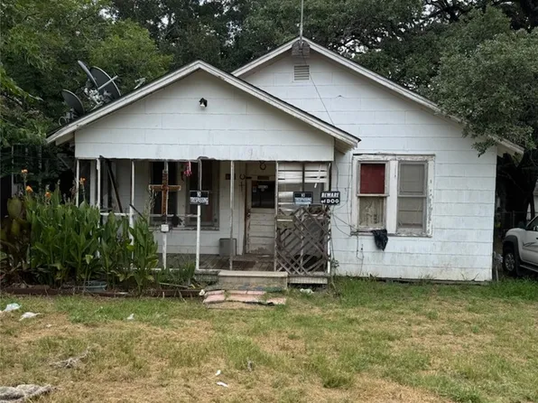 603 Davis Ave, Yoakum, TX 77995