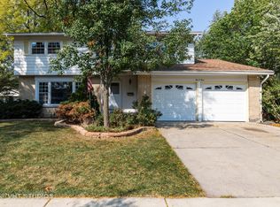 1004 E Greenwood Dr, Mount Prospect, IL