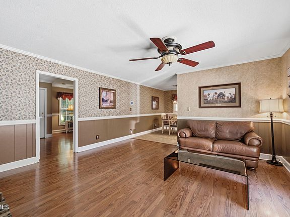 3rd image of 700 Rambling Rd
