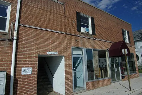 200 Pleasant St #4