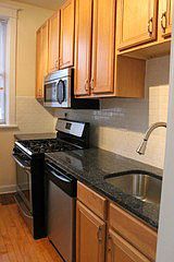 2nd image of 910 W Waveland Ave #1