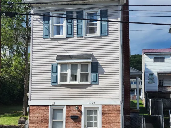 1605 W Lynn St, Coal Township, PA 17866