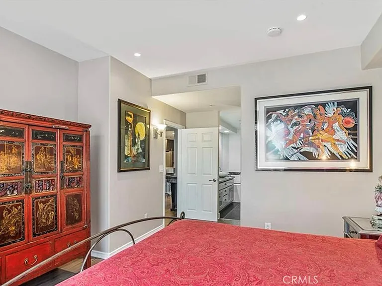 2233 Martin #201 — Photo 15