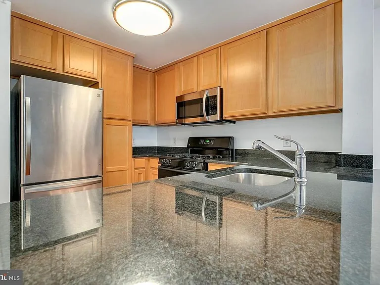 355 I St SW #511 — Photo 18