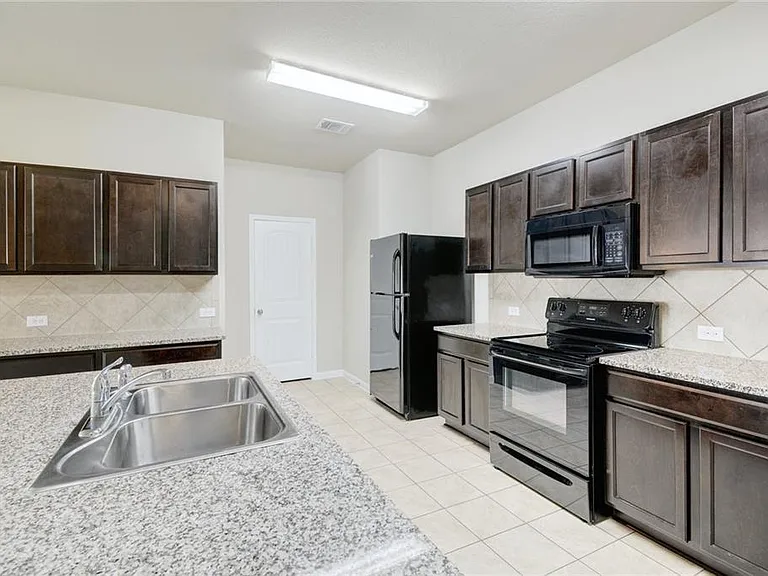 5817 Roderick Dr — Photo 11