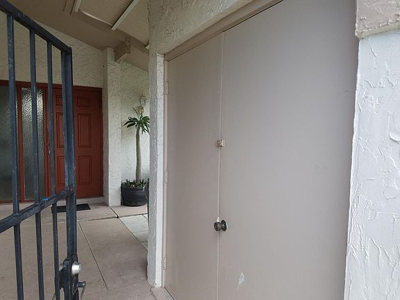 2nd image of 5018 Parkhill Pl
