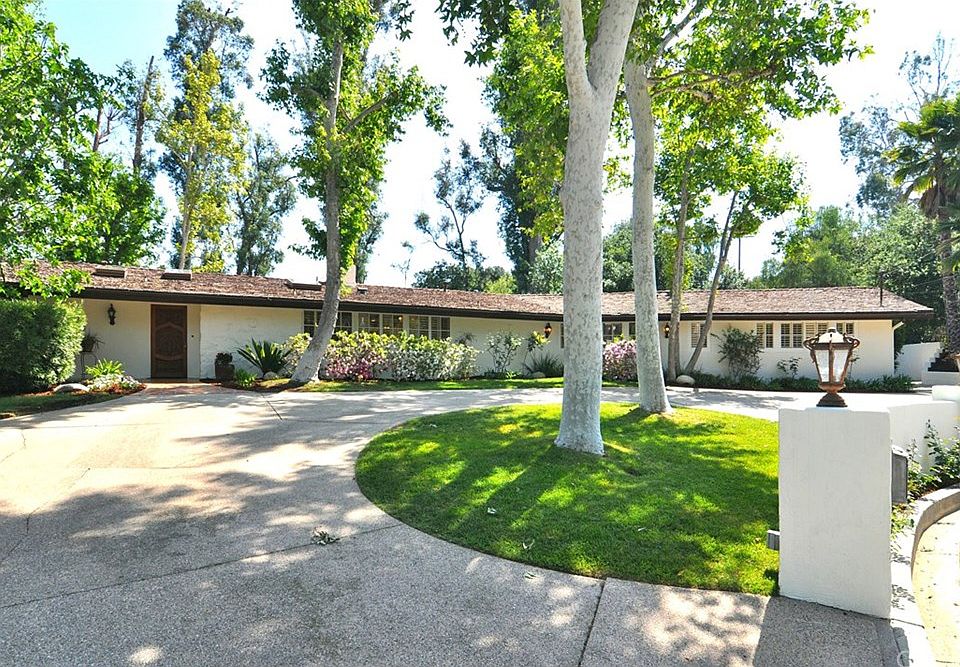 1st image of 4700 Viviana Dr