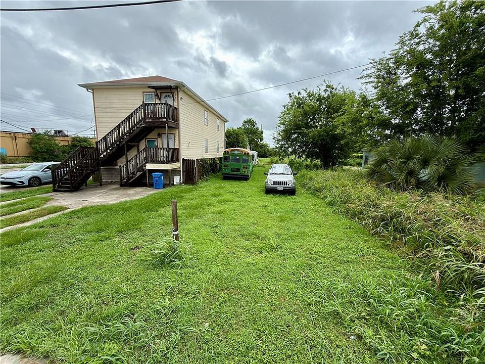 1st image of 2633 Desire St