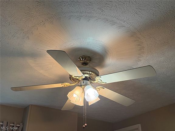 4th image of 475 E Bell Ave
