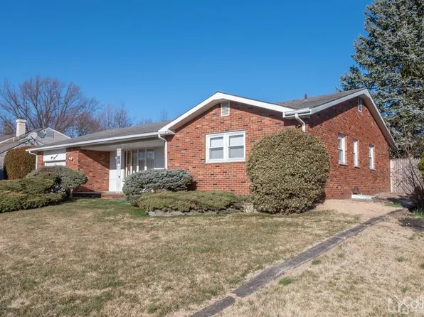 100 McKinley Ave, Colonia, NJ 07067