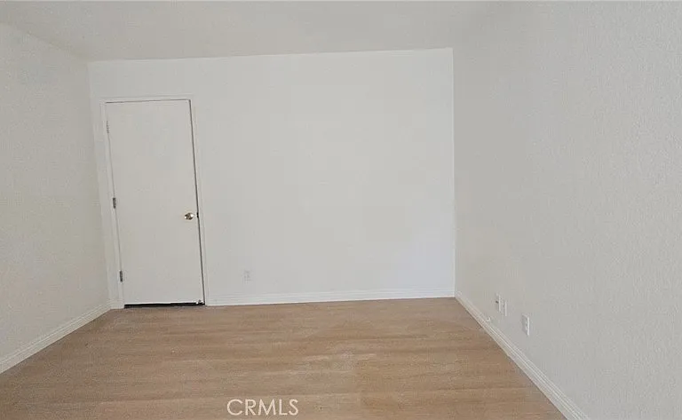 6 Firethorn — Photo 10