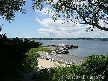 2nd image of 561 Neck Rd