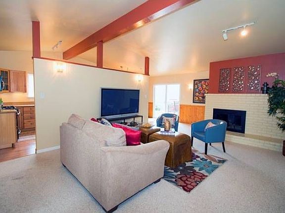 Living Rm w/Fireplace
