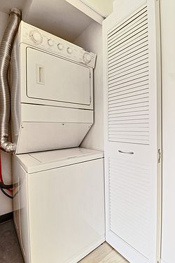 4th image of 260 King St #296