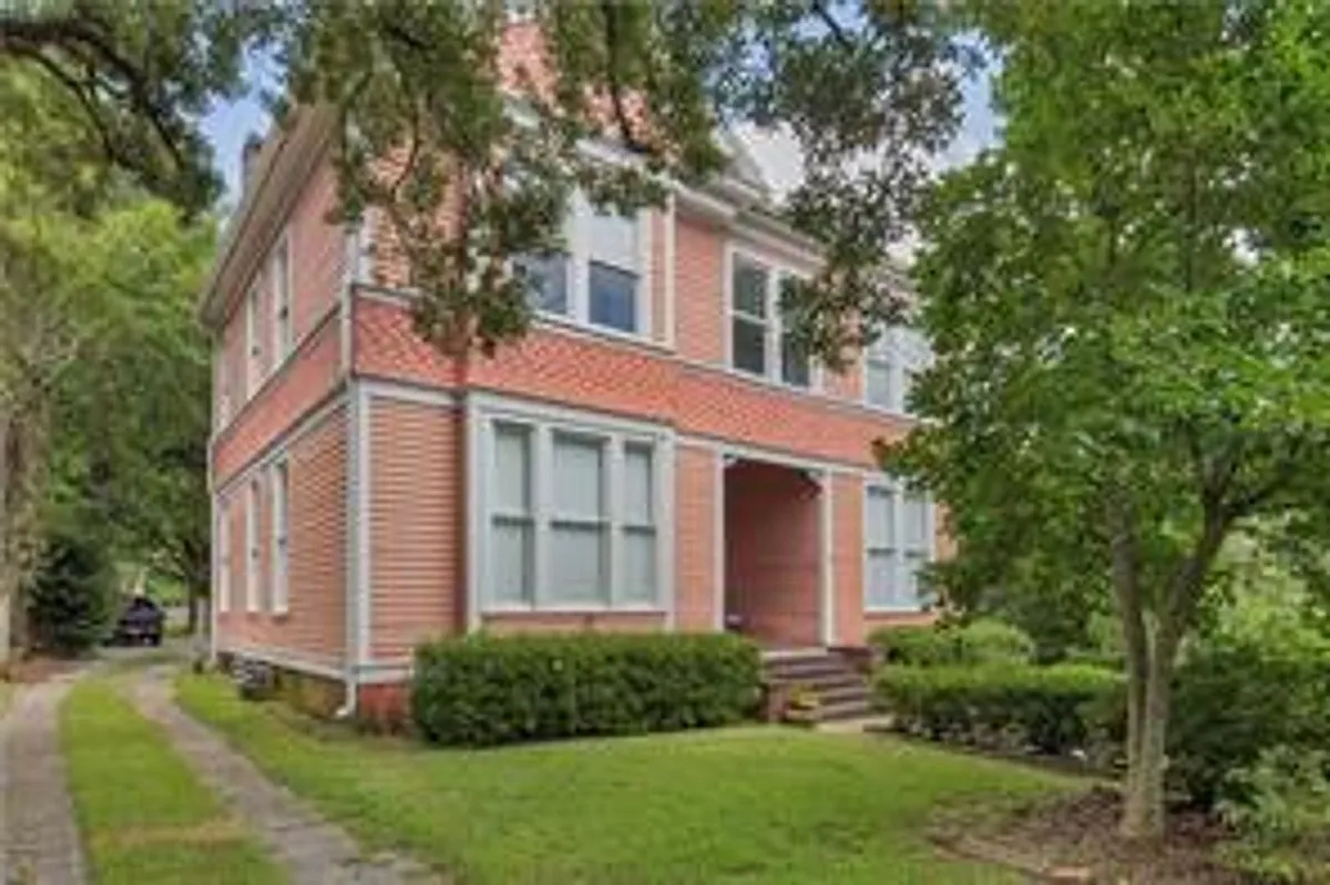 Building Photo - 1112 Dauphin St