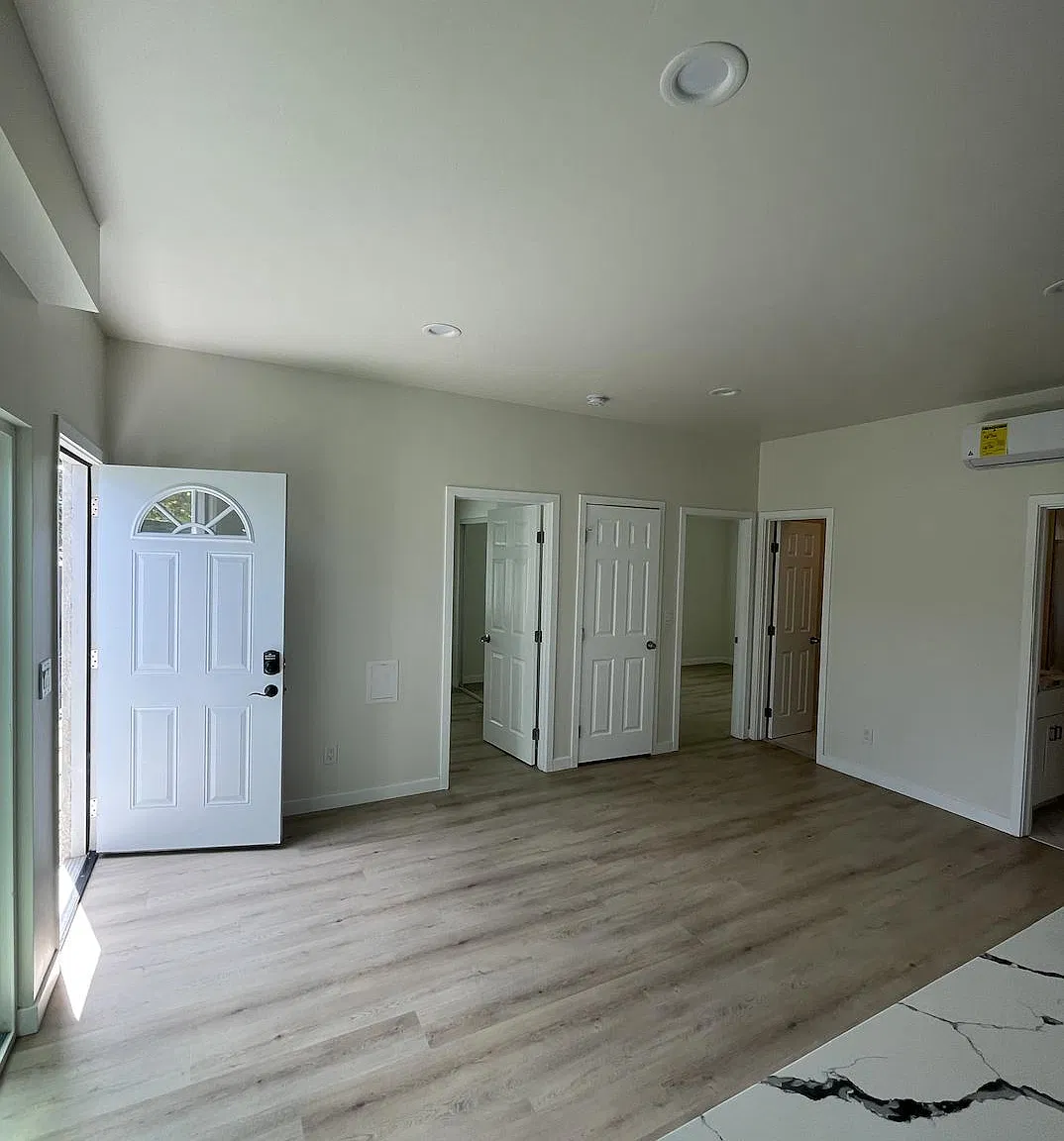 3 bed, $4,700 — Photo 2