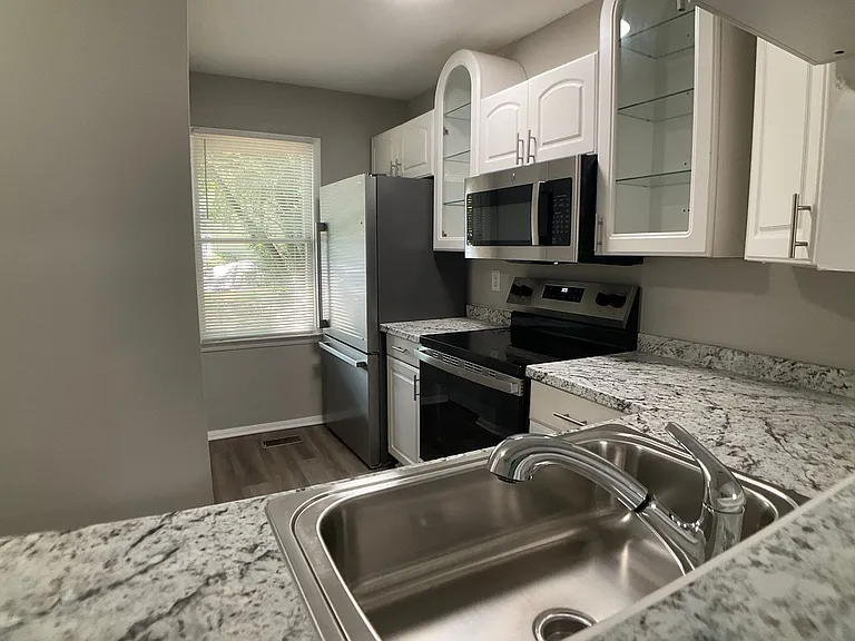 13 Astor Ct #.0 — Photo 8