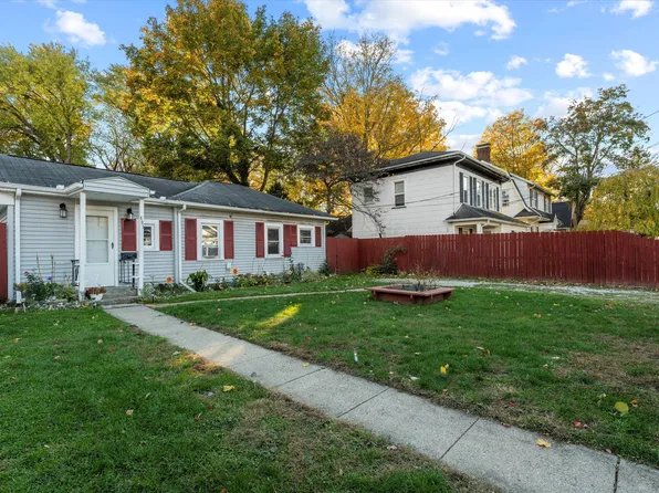 401 W 3rd St, Buchanan, MI 49107