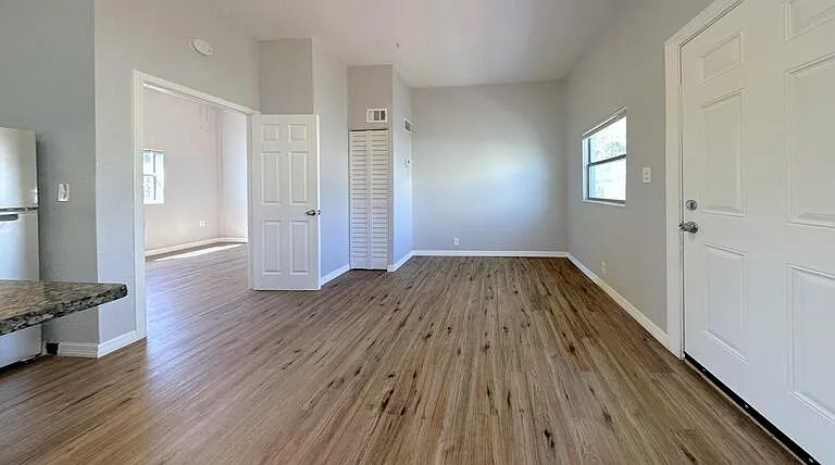 14125 Palm St #4 — Photo 6