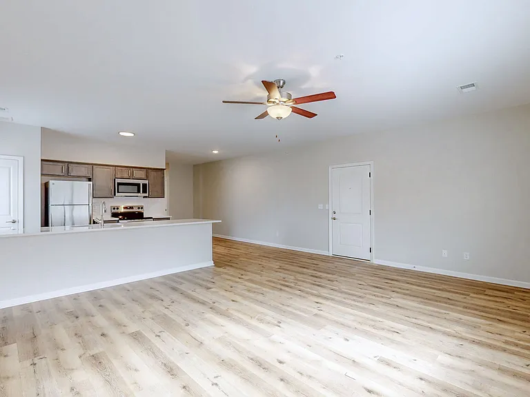 Hurstbourne Pointe — Photo 11