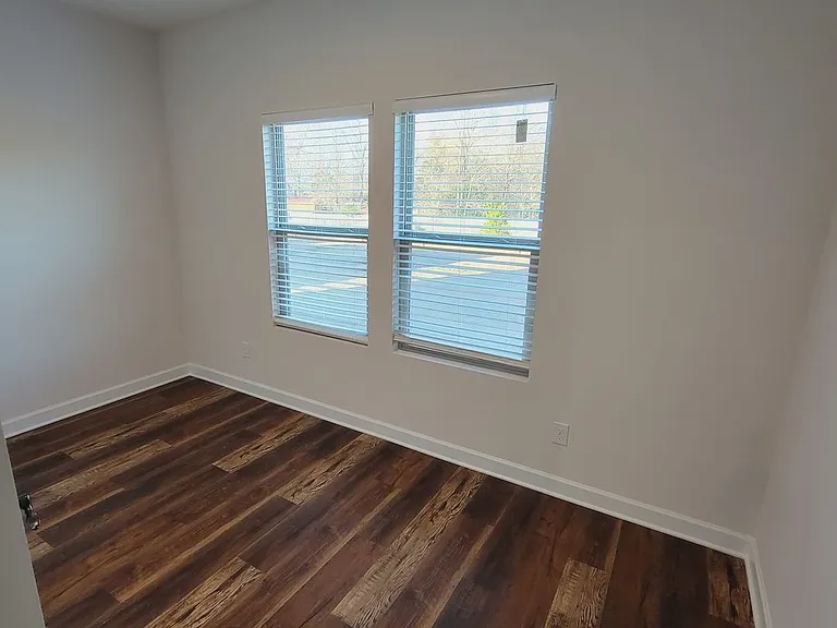 4637 Collingham Dr — Photo 5