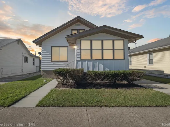 14872 Collinson Ave, Eastpointe, MI 48021