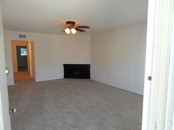 3rd image of 307 E Palmdale Ave