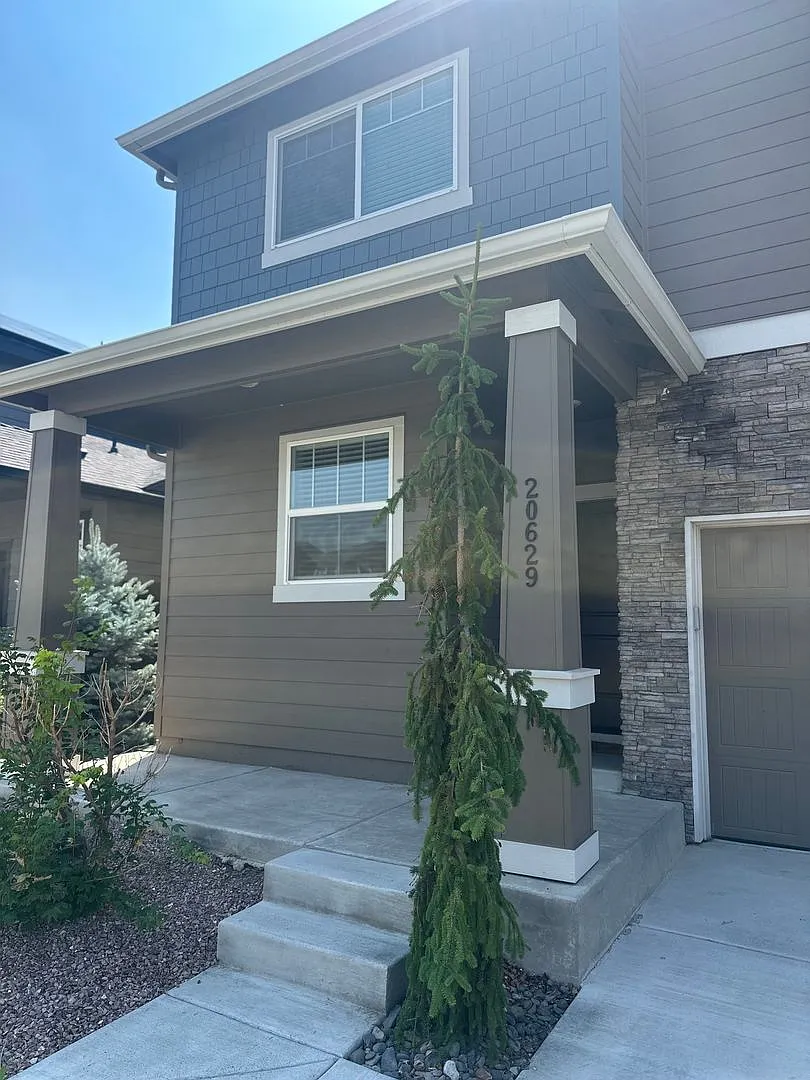 Modern 4 bedroom with den and neighborhood pool! — Photo 2