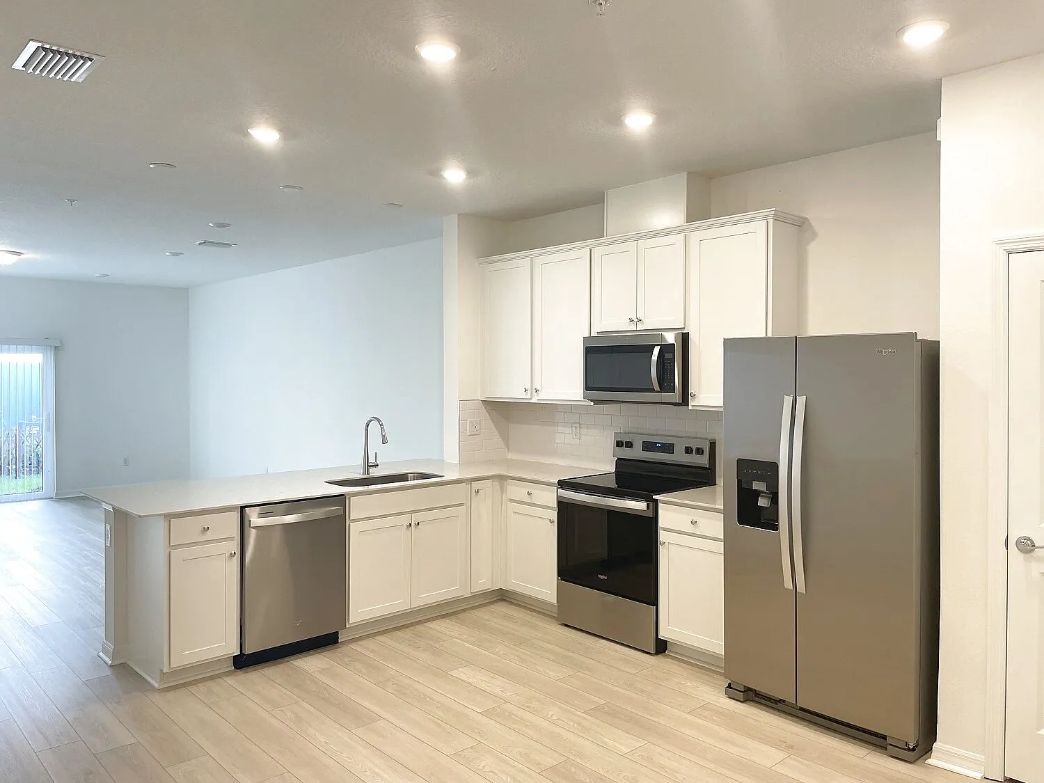 Spacious Brand New 3 Bedroom Townhouse in Palm Bay - $2300/mo — Photo 4