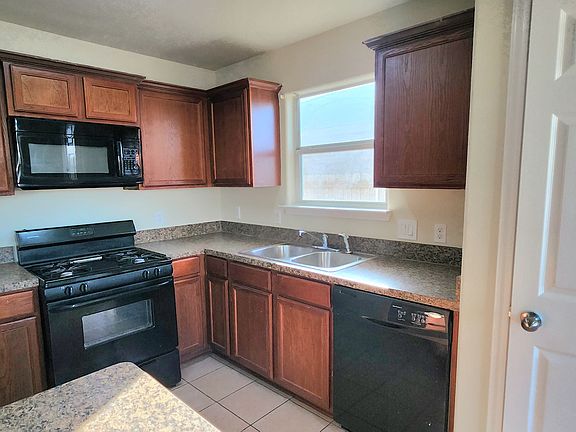 3rd image of 712 Lazy Crest Dr