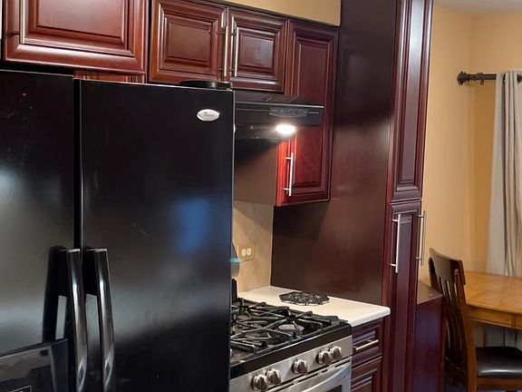 4th image of 422 Stevenson Pl #422
