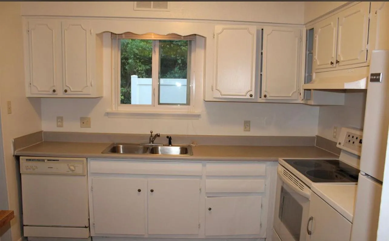 2381 Champion Ct — Photo 3