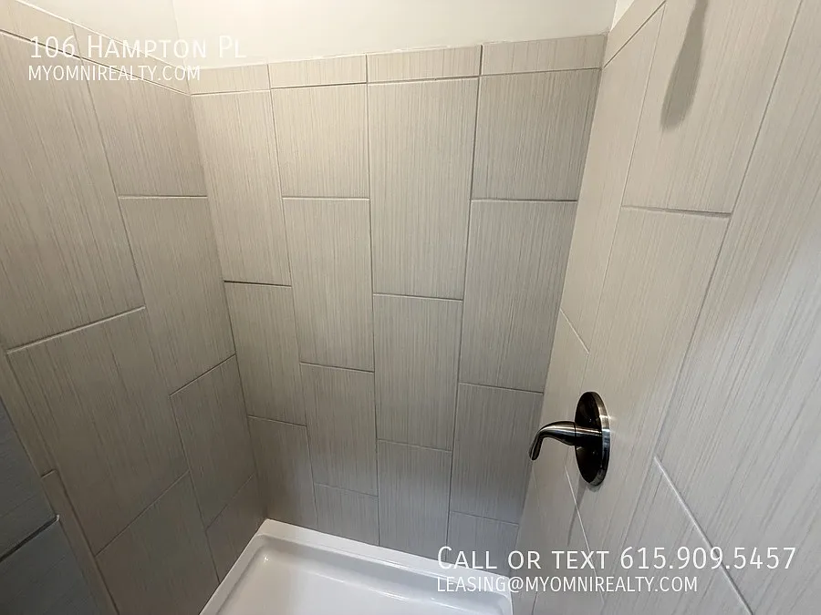 106 Hampton Pl — Photo 2