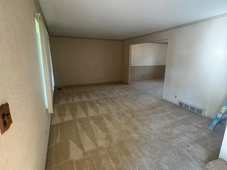 10922 Chicago Rd — Photo 3